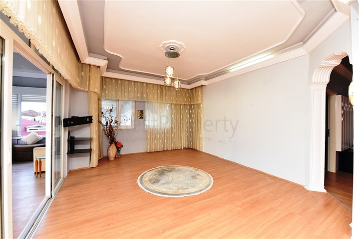 شقة 3 غرف وصالة مفروشة -موقع مركزي بالقرب من قلعة الانيا 