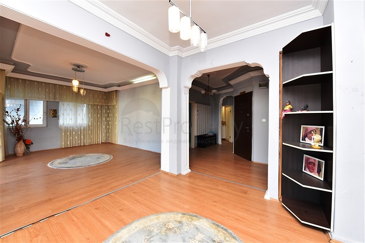 شقة 3 غرف وصالة مفروشة -موقع مركزي بالقرب من قلعة الانيا 