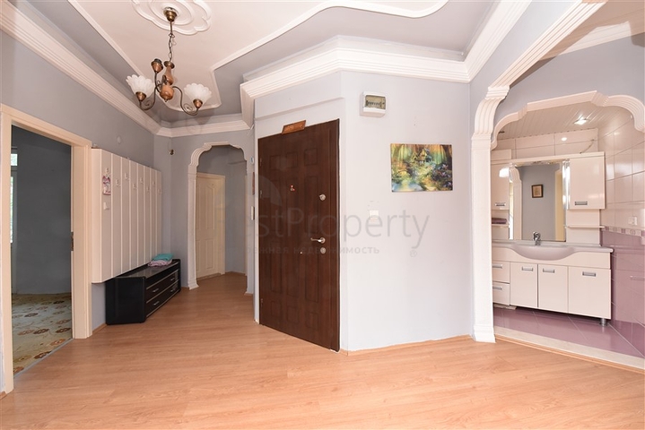 شقة 3 غرف وصالة مفروشة -موقع مركزي بالقرب من قلعة الانيا 