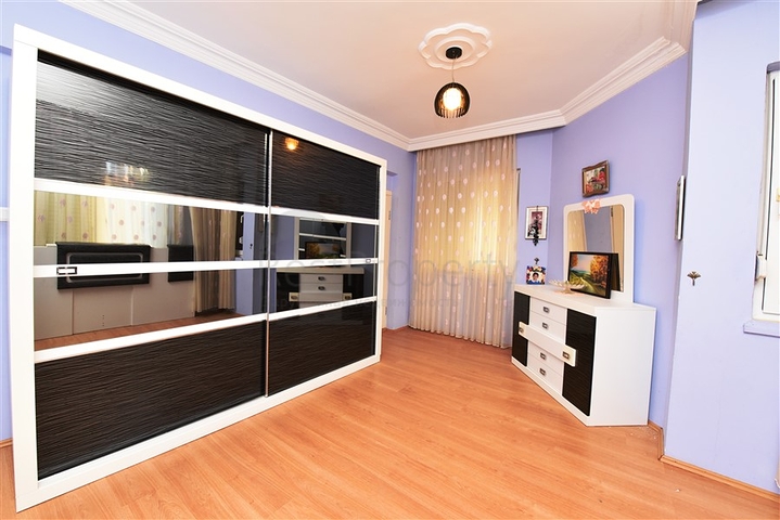 شقة 3 غرف وصالة مفروشة -موقع مركزي بالقرب من قلعة الانيا 