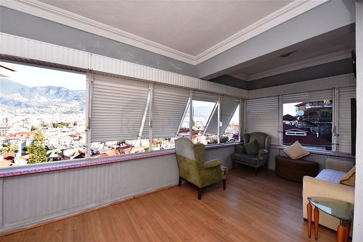 شقة 3 غرف وصالة مفروشة -موقع مركزي بالقرب من قلعة الانيا 