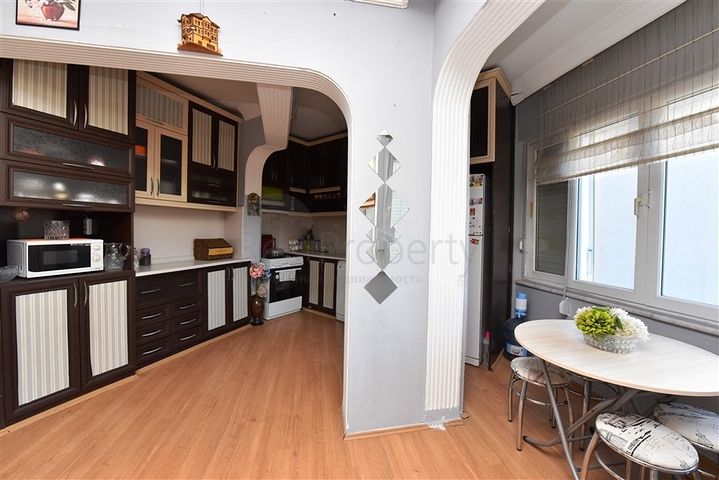 شقة 3 غرف وصالة مفروشة -موقع مركزي بالقرب من قلعة الانيا 