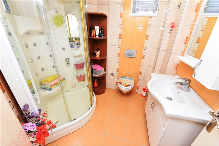 شقة 3 غرف وصالة مفروشة -موقع مركزي بالقرب من قلعة الانيا 