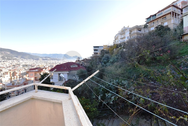 شقة 3 غرف وصالة مفروشة -موقع مركزي بالقرب من قلعة الانيا 