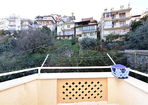 شقة 3 غرف وصالة مفروشة -موقع مركزي بالقرب من قلعة الانيا 