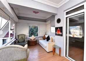 شقة 3 غرف وصالة مفروشة -موقع مركزي بالقرب من قلعة الانيا 