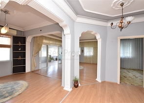 شقة 3 غرف وصالة مفروشة -موقع مركزي بالقرب من قلعة الانيا 