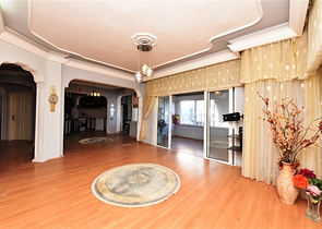 شقة 3 غرف وصالة مفروشة -موقع مركزي بالقرب من قلعة الانيا 