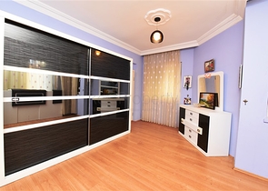 شقة 3 غرف وصالة مفروشة -موقع مركزي بالقرب من قلعة الانيا 