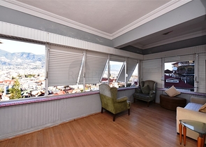 شقة 3 غرف وصالة مفروشة -موقع مركزي بالقرب من قلعة الانيا 