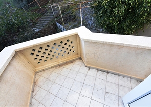 شقة 3 غرف وصالة مفروشة -موقع مركزي بالقرب من قلعة الانيا 