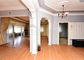 شقة 3 غرف وصالة مفروشة -موقع مركزي بالقرب من قلعة الانيا 