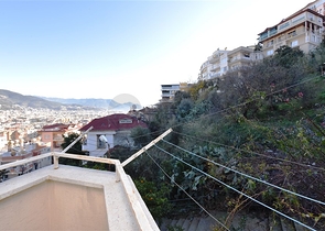 شقة 3 غرف وصالة مفروشة -موقع مركزي بالقرب من قلعة الانيا 