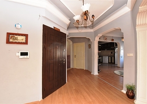 شقة 3 غرف وصالة مفروشة -موقع مركزي بالقرب من قلعة الانيا 