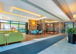 ضمن مجمع فاخر - شقة غرفتين وصالة -مطبخ منفصل - في توسمور / الانيا 