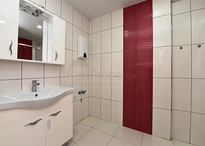 ضمن مجمع فاخر - شقة غرفتين وصالة -مطبخ منفصل - في توسمور / الانيا 