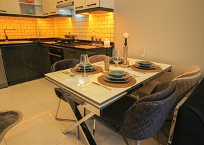 شقة غرفة وصالة ضمن مجمع حديث في اوبا / الانيا 