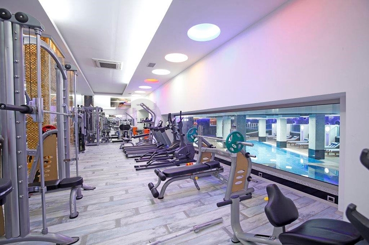 مجمع فاخر - شقة غرفتين وصالة مفروشة -في اوبا / الانيا