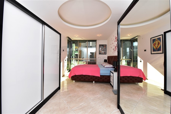 مجمع فاخر - شقة غرفتين وصالة مفروشة -في اوبا / الانيا