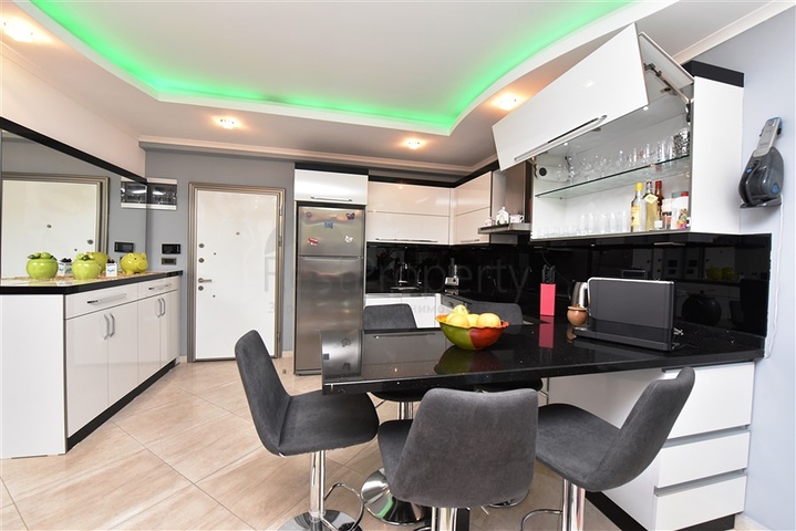 مجمع فاخر - شقة غرفتين وصالة مفروشة -في اوبا / الانيا