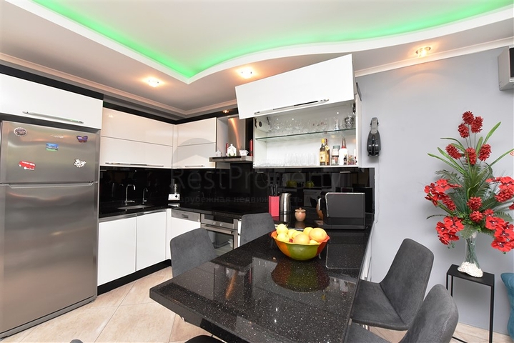 مجمع فاخر - شقة غرفتين وصالة مفروشة -في اوبا / الانيا