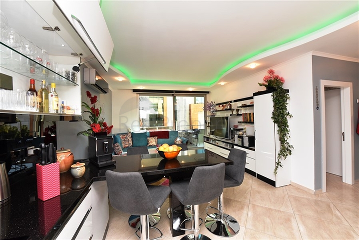 مجمع فاخر - شقة غرفتين وصالة مفروشة -في اوبا / الانيا