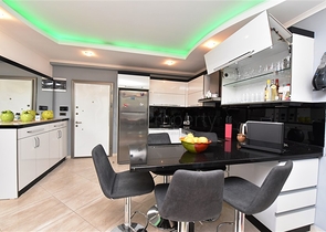 مجمع فاخر - شقة غرفتين وصالة مفروشة -في اوبا / الانيا