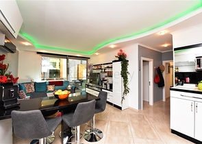 مجمع فاخر - شقة غرفتين وصالة مفروشة -في اوبا / الانيا