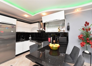 مجمع فاخر - شقة غرفتين وصالة مفروشة -في اوبا / الانيا