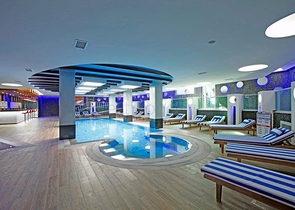 مجمع فاخر - شقة غرفتين وصالة مفروشة -في اوبا / الانيا