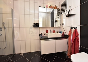 مجمع فاخر - شقة غرفتين وصالة مفروشة -في اوبا / الانيا