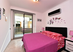 مجمع فاخر - شقة غرفتين وصالة مفروشة -في اوبا / الانيا