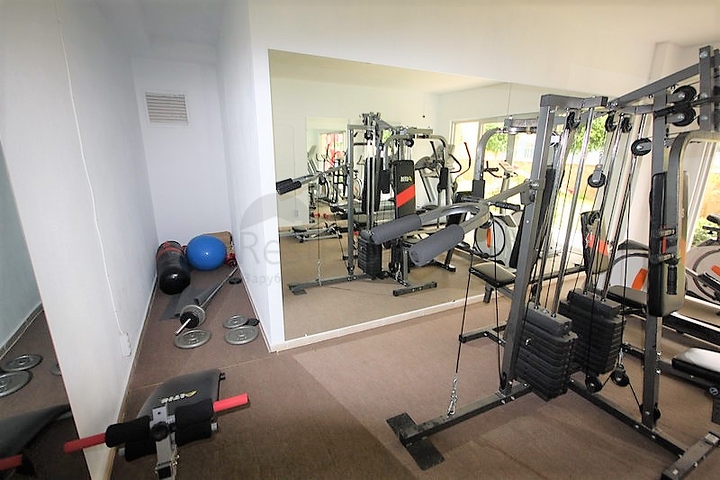 شقة اطلالة بحر في اوبا - تصميم غرفة وصالة مفروشة -ضمن مجمع - اوبا / الانيا 