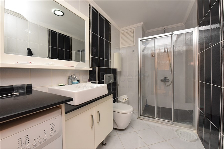 شقة اطلالة بحر في اوبا - تصميم غرفة وصالة مفروشة -ضمن مجمع - اوبا / الانيا 