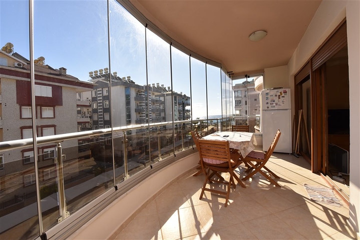 شقة اطلالة بحر في اوبا - تصميم غرفة وصالة مفروشة -ضمن مجمع - اوبا / الانيا 