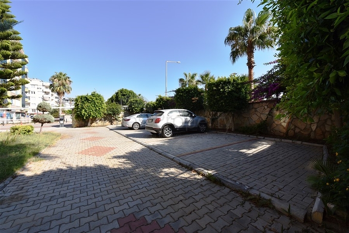 شقة اطلالة بحر في اوبا - تصميم غرفة وصالة مفروشة -ضمن مجمع - اوبا / الانيا 