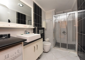 شقة اطلالة بحر في اوبا - تصميم غرفة وصالة مفروشة -ضمن مجمع - اوبا / الانيا 