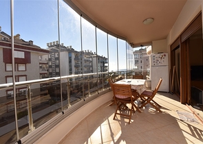 شقة اطلالة بحر في اوبا - تصميم غرفة وصالة مفروشة -ضمن مجمع - اوبا / الانيا 