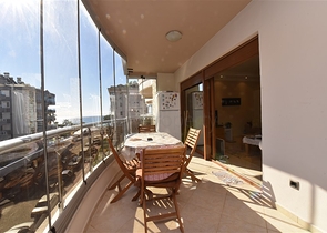 شقة اطلالة بحر في اوبا - تصميم غرفة وصالة مفروشة -ضمن مجمع - اوبا / الانيا 