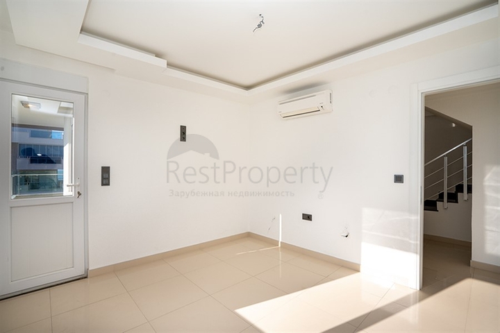 اطلالة بحر - دوبلكس واسعة 3 غرف وصالة -ضمن مجمع سكني -في محمودلار / الانيا 