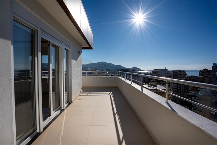 اطلالة بحر - دوبلكس واسعة 3 غرف وصالة -ضمن مجمع سكني -في محمودلار / الانيا 