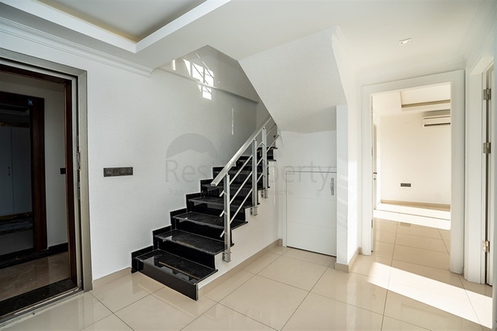 اطلالة بحر - دوبلكس واسعة 3 غرف وصالة -ضمن مجمع سكني -في محمودلار / الانيا 