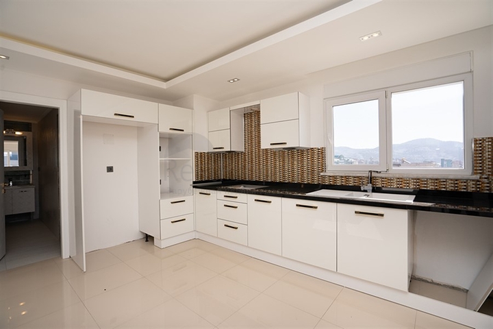 اطلالة بحر - دوبلكس واسعة 3 غرف وصالة -ضمن مجمع سكني -في محمودلار / الانيا 