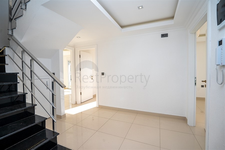 اطلالة بحر - دوبلكس واسعة 3 غرف وصالة -ضمن مجمع سكني -في محمودلار / الانيا 