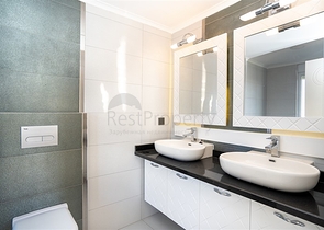 اطلالة بحر - دوبلكس واسعة 3 غرف وصالة -ضمن مجمع سكني -في محمودلار / الانيا 