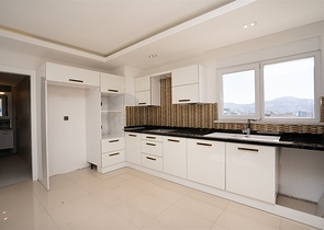 اطلالة بحر - دوبلكس واسعة 3 غرف وصالة -ضمن مجمع سكني -في محمودلار / الانيا 