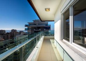 اطلالة بحر - دوبلكس واسعة 3 غرف وصالة -ضمن مجمع سكني -في محمودلار / الانيا 