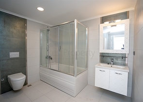 اطلالة بحر - دوبلكس واسعة 3 غرف وصالة -ضمن مجمع سكني -في محمودلار / الانيا 