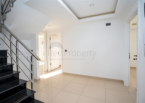 اطلالة بحر - دوبلكس واسعة 3 غرف وصالة -ضمن مجمع سكني -في محمودلار / الانيا 