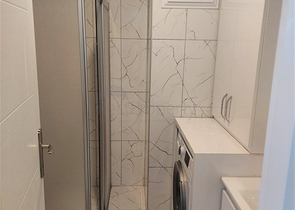 شقة غرفتين وصالة مفروشة -مجمع حديث -في محمودلار/ الانيا 